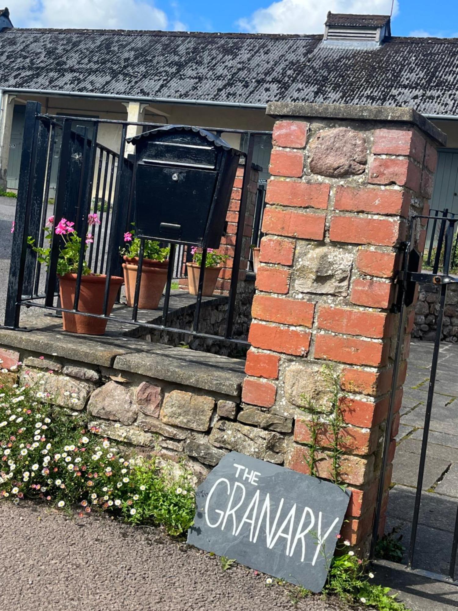 The Granary Villa Abergavenny Exterior photo